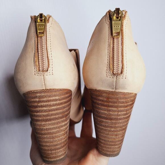 Clarks Okena Posh Peep Toe Heels 8 Perforated Comfort Career Nubuck Leather Shoe - Picture 12 of 12